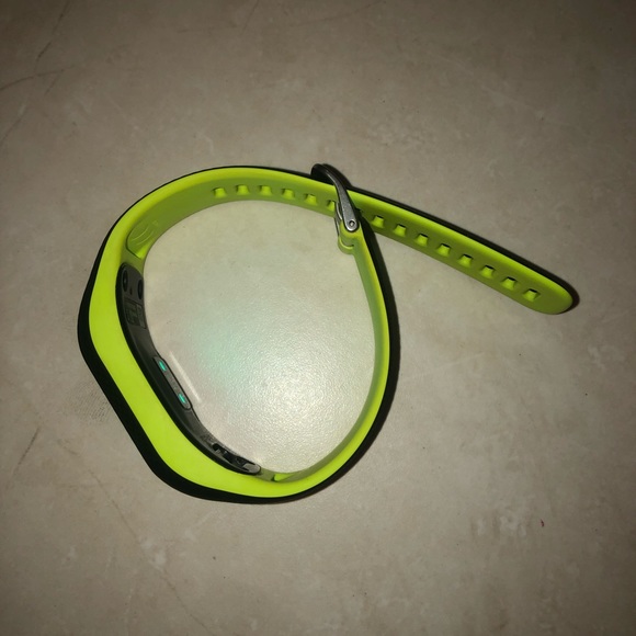 Garmin Vívosport Watch - Picture 9 of 16